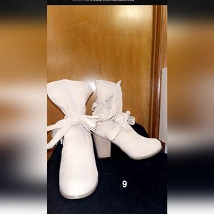 Super cute white boots! Size 9